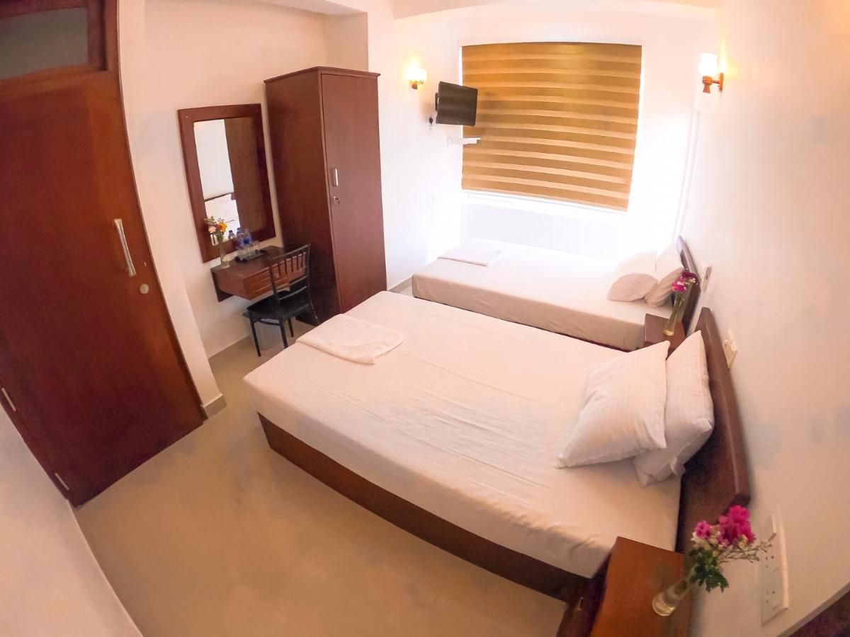 The Den 23 Hotel Dehiwala-Mount Lavinia ภายนอก รูปภาพ